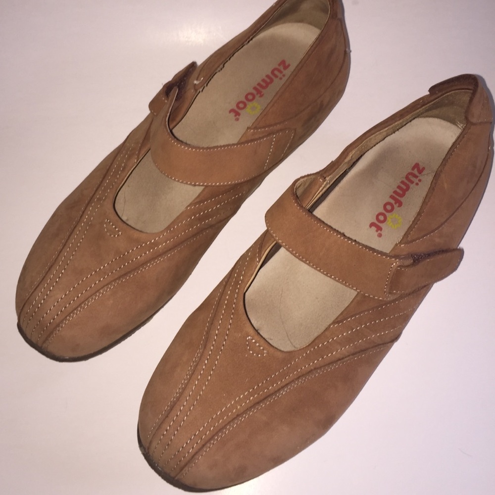 Zumfoot Womens maryjane light brown shoes.